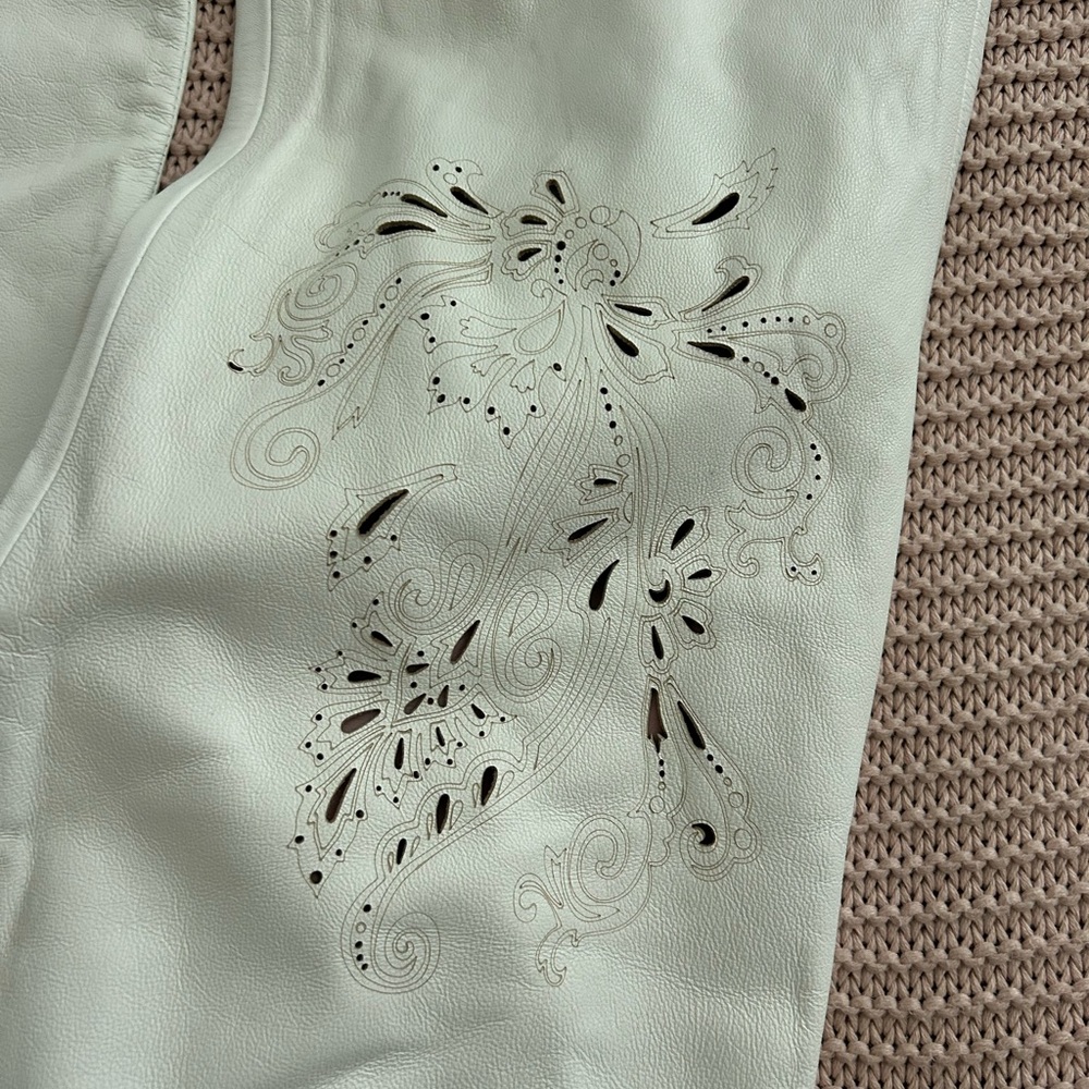 Express Elegant White Genuine Leather Pants with floral fretwork size 8 - Picture 3 of 15